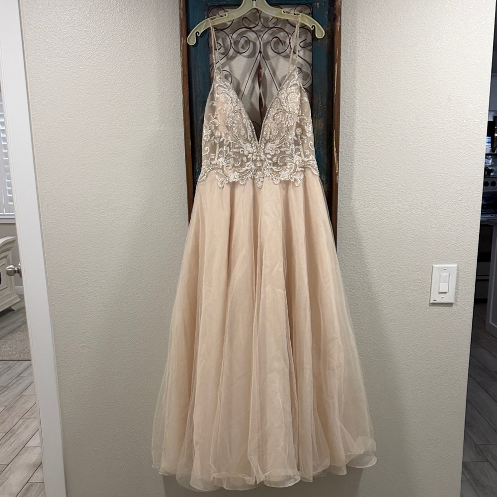 Elegant Ivory-rose Lace Bodice A-Line Wedding Dress